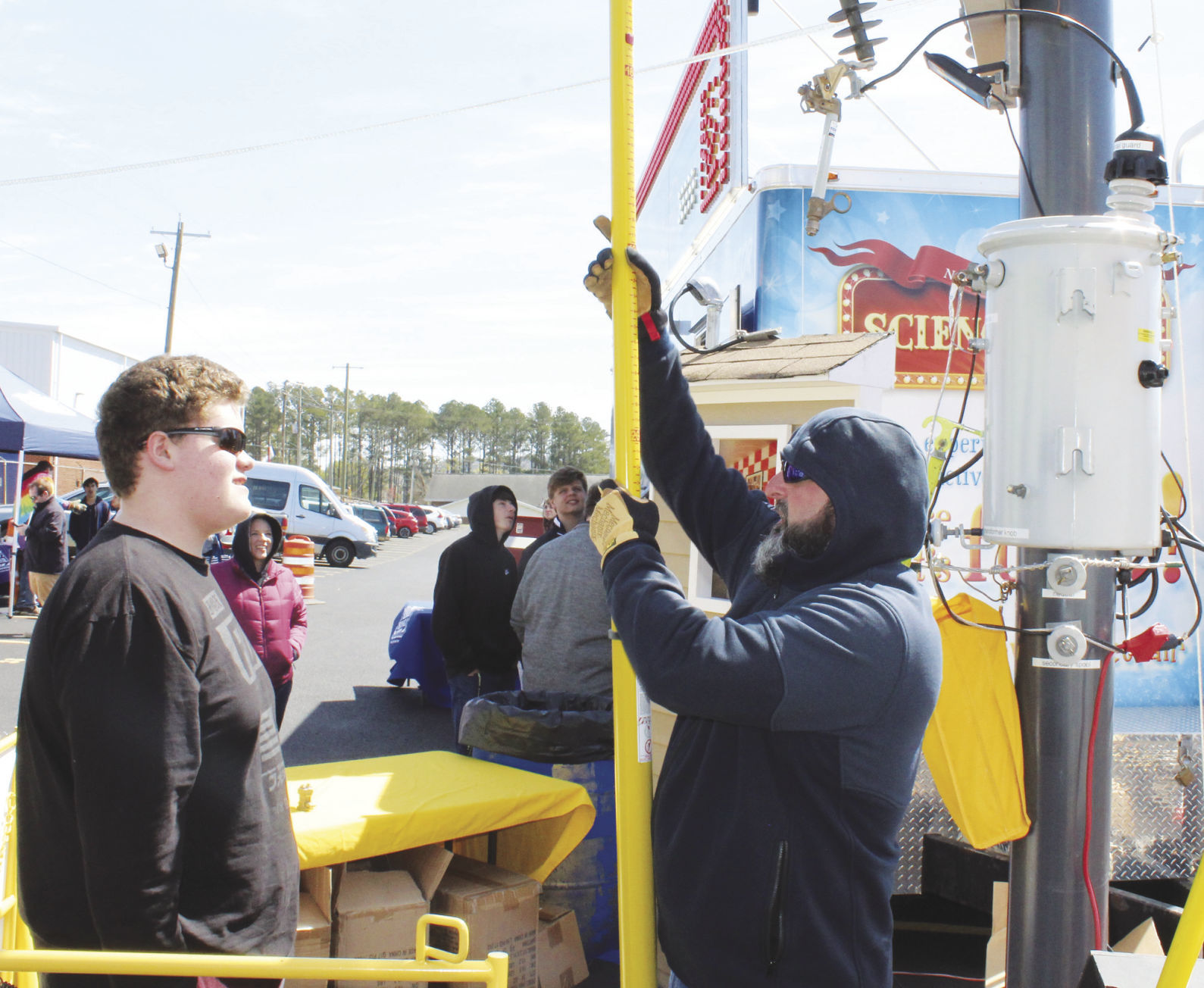 ORNL Traveling science fair reaches 2,100 students
